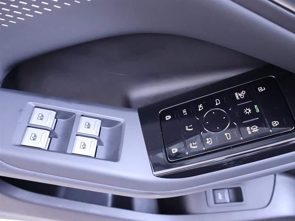 2025 Audi Q6L e-tron Black, 17,600 km, China export – photo 18
