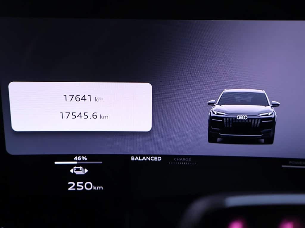 2025 Audi Q6L e-tron Black, 17,600 km, China export – photo 16