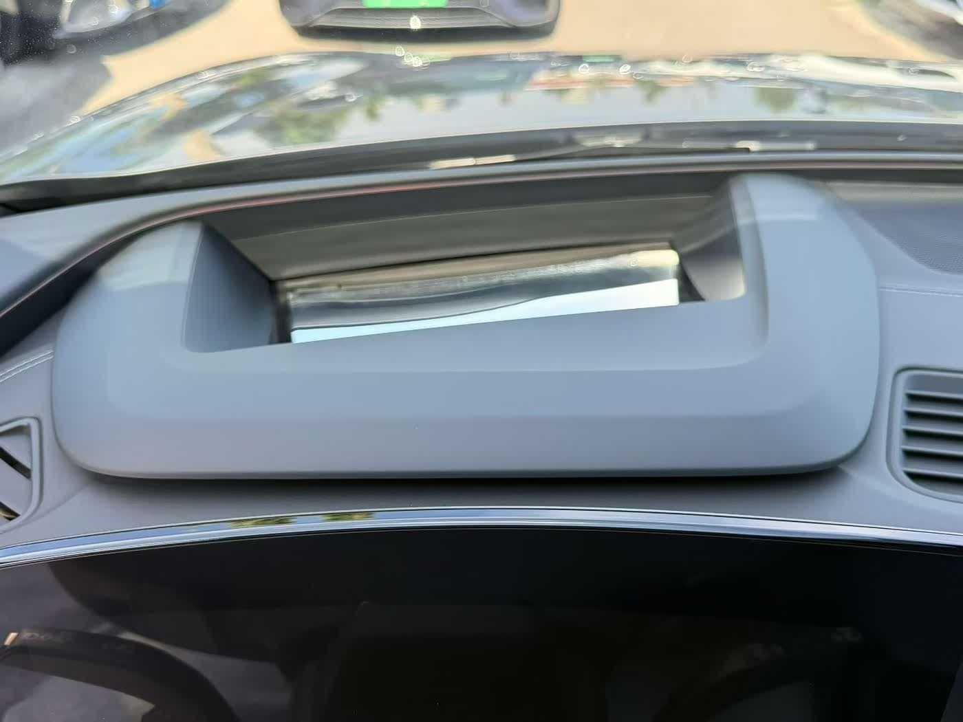 2025 Audi Q6L e-tron 银灰色, 9,000 km, China export – photo 3