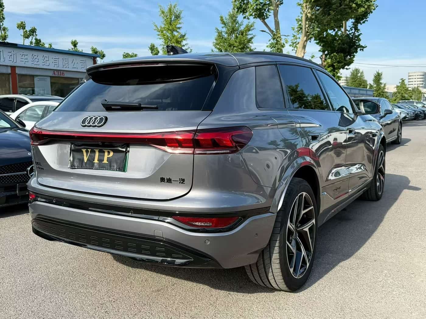 2025 Audi Q6L e-tron 银灰色, 9,000 km, China export – photo 9