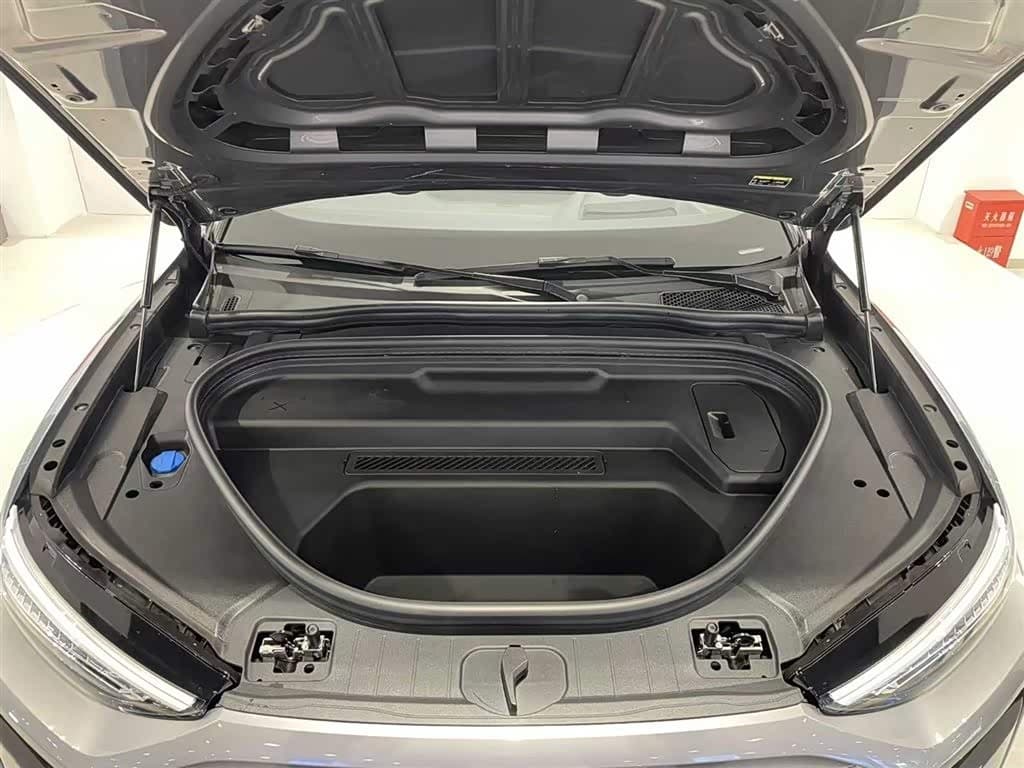 2025 Audi Q6L e-tron 银灰色, 14,300 km, China export – photo 9