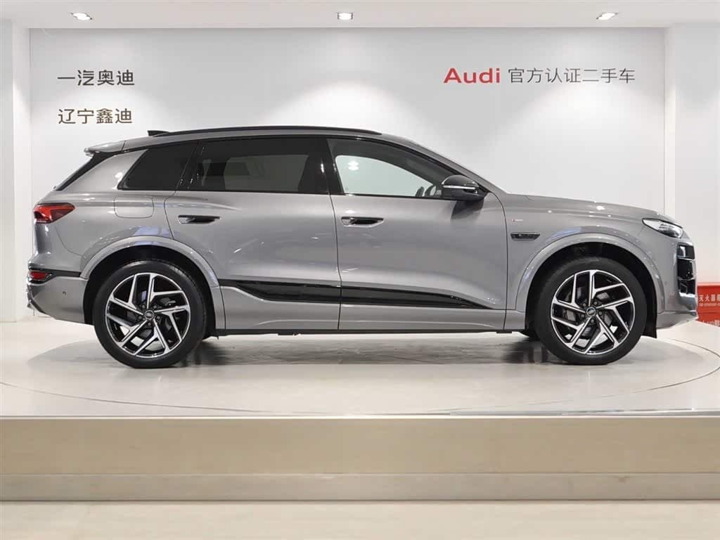 2025 Audi Q6L e-tron 银灰色, 14,300 km, China export – photo 3