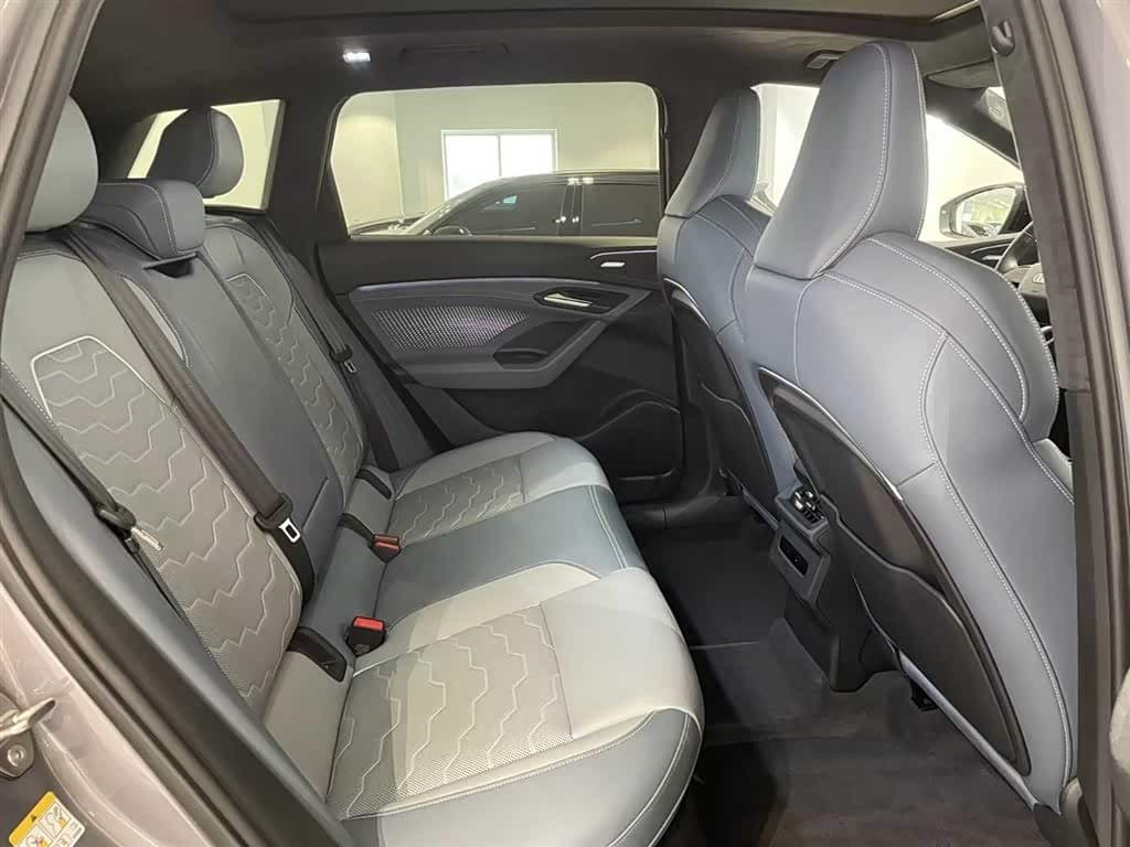 2025 Audi Q6L e-tron 银灰色, 14,300 km, China export – photo 8