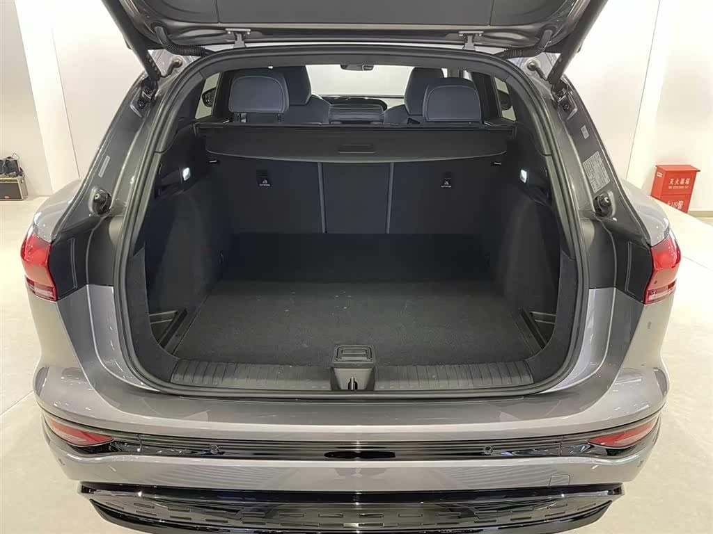 2025 Audi Q6L e-tron 银灰色, 14,300 km, China export – photo 6