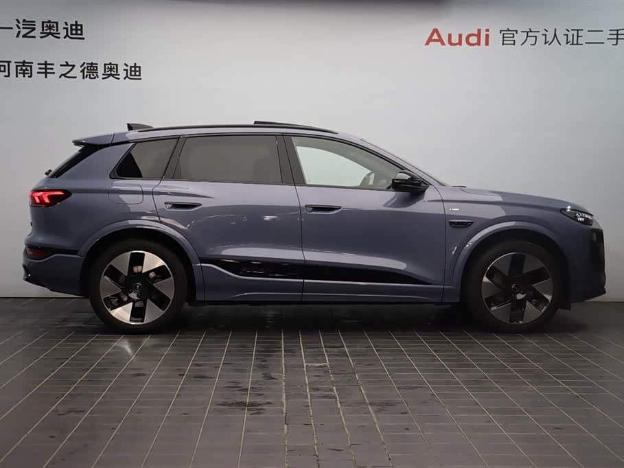 2025 Audi Q6L e-tron Red, 16,500 km, China export – photo 3