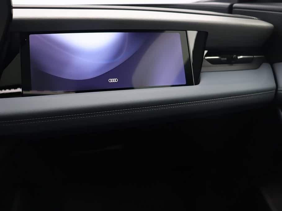 2025 Audi Q6L e-tron Red, 16,500 km, China export – photo 14
