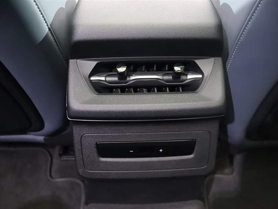 2025 Audi Q6L e-tron Red, 16,500 km, China export – photo 19