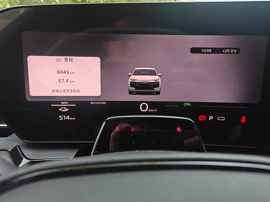 2025 Audi Q6L e-tron White, 7,000 km, China export – photo 4