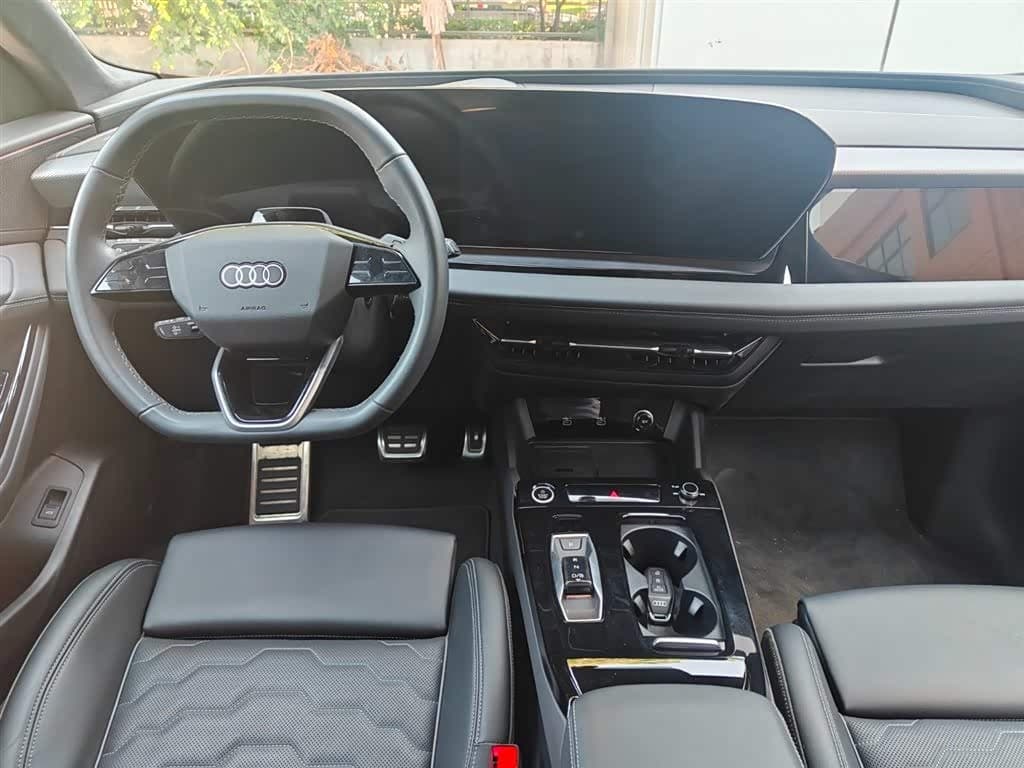 2025 Audi Q6L e-tron White, 7,000 km, China export – photo 6