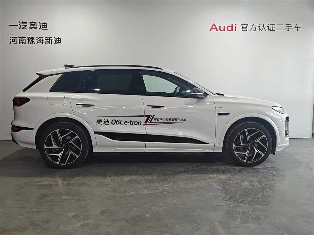 2025 Audi Q6L e-tron White, 7,000 km, China export – photo 3