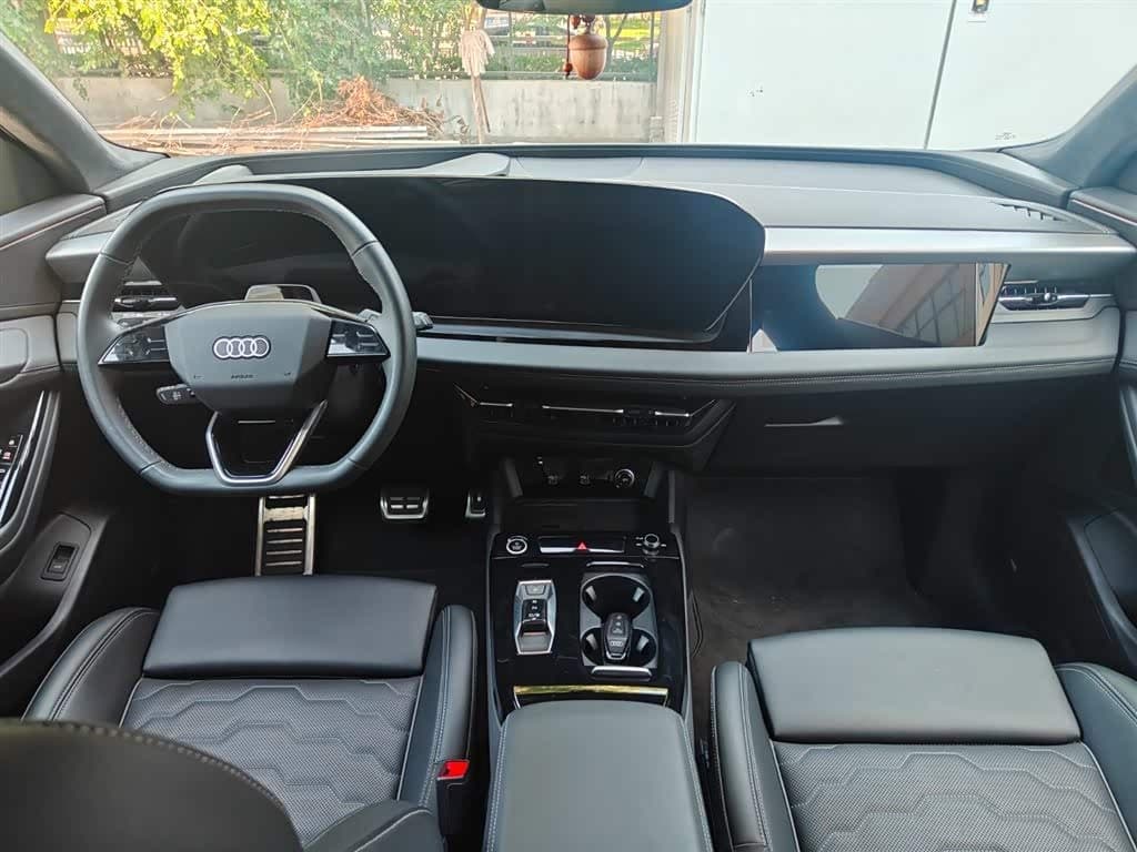 2025 Audi Q6L e-tron White, 7,000 km, China export – photo 7