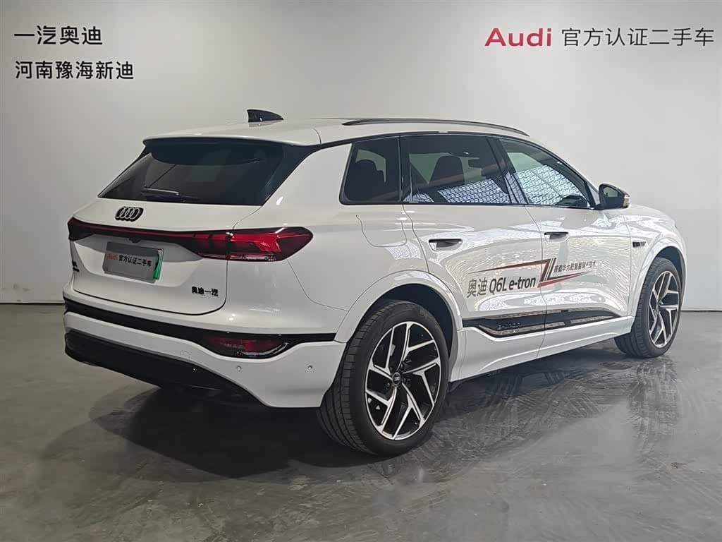 2025 Audi Q6L e-tron White, 7,000 km, China export – photo 18