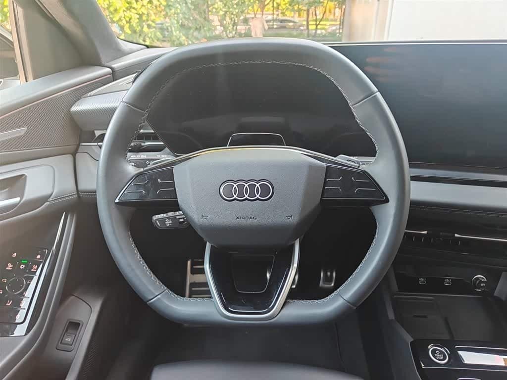 2025 Audi Q6L e-tron White, 7,000 km, China export – photo 5