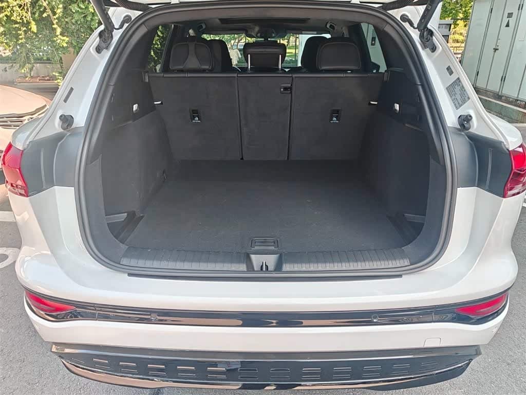 2025 Audi Q6L e-tron White, 7,000 km, China export – photo 16