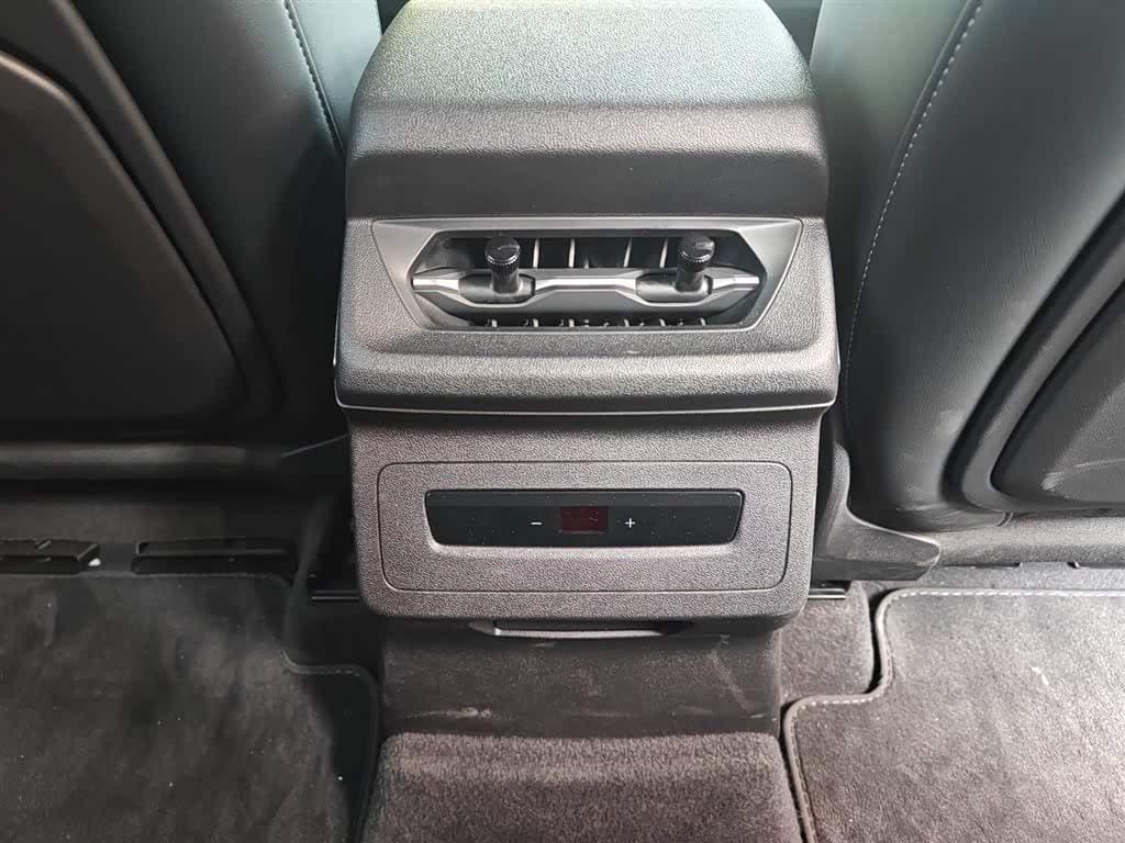 2025 Audi Q6L e-tron White, 7,000 km, China export – photo 14