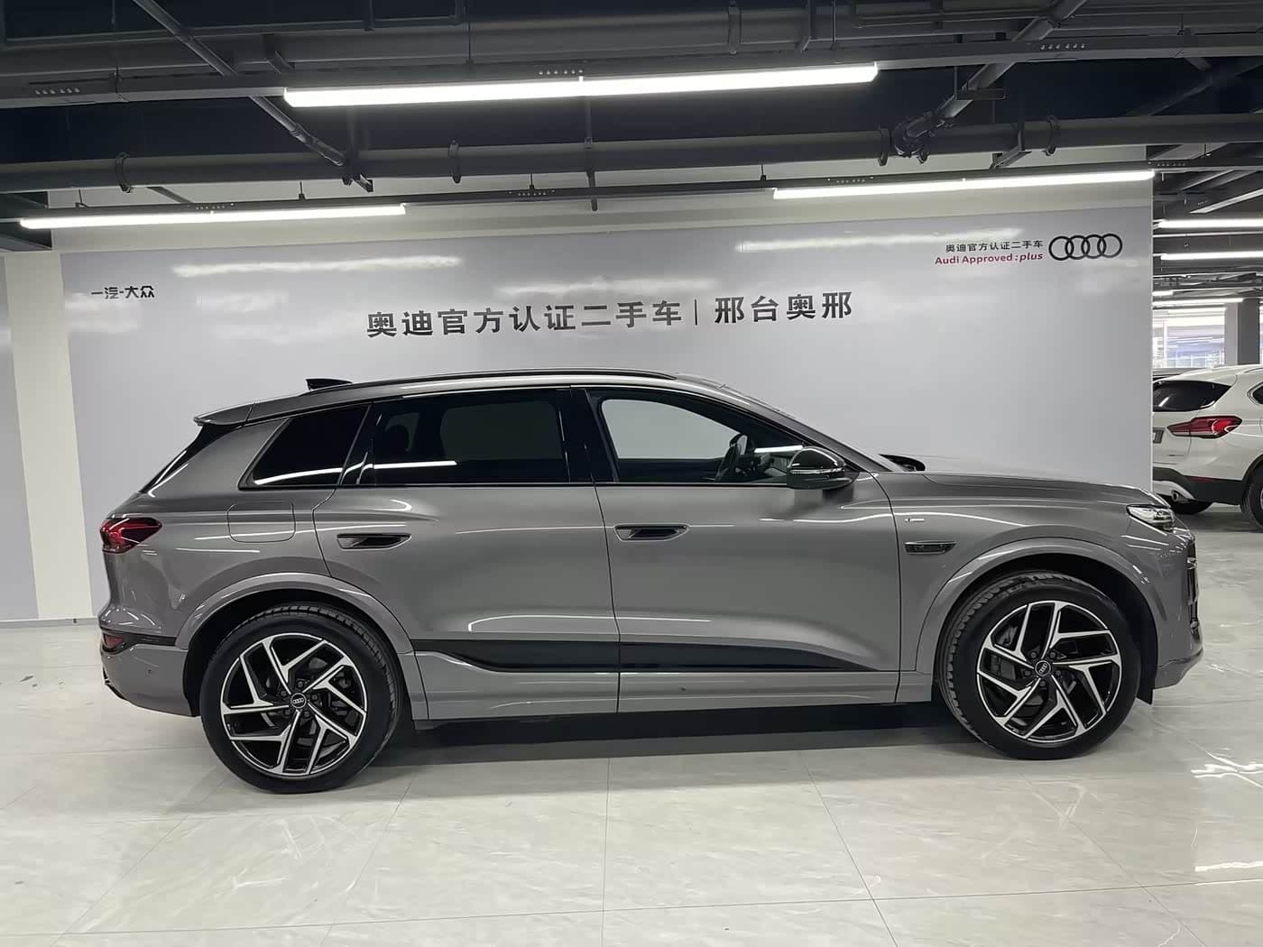 2025 Audi Q6L e-tron 银灰色, 8,000 km, China export – photo 3