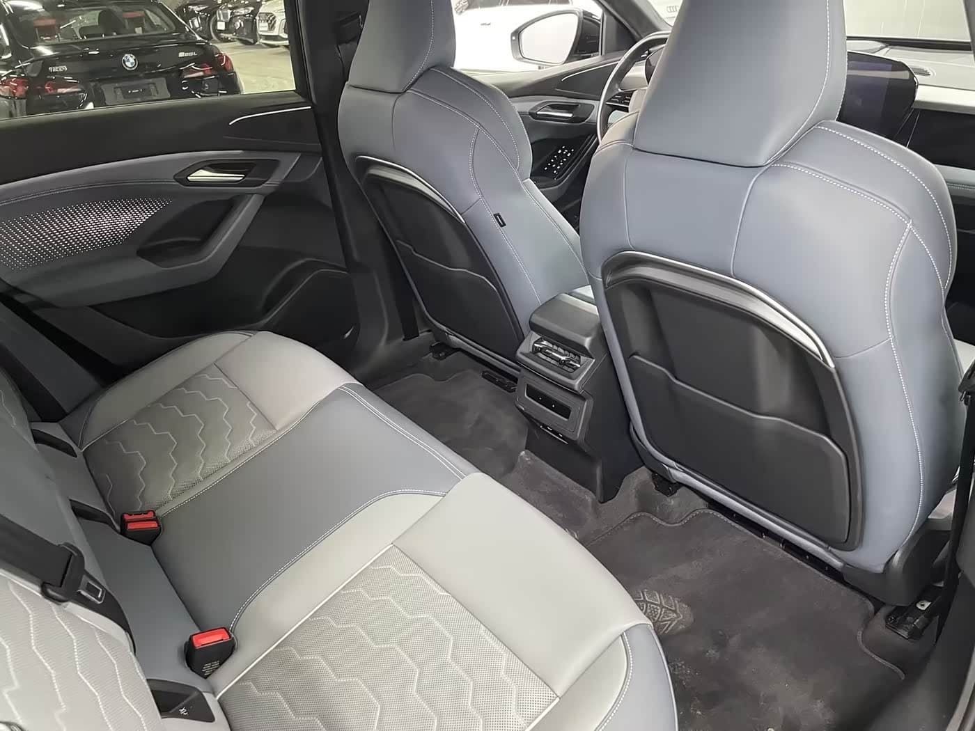2025 Audi Q6L e-tron 银灰色, 8,000 km, China export – photo 12