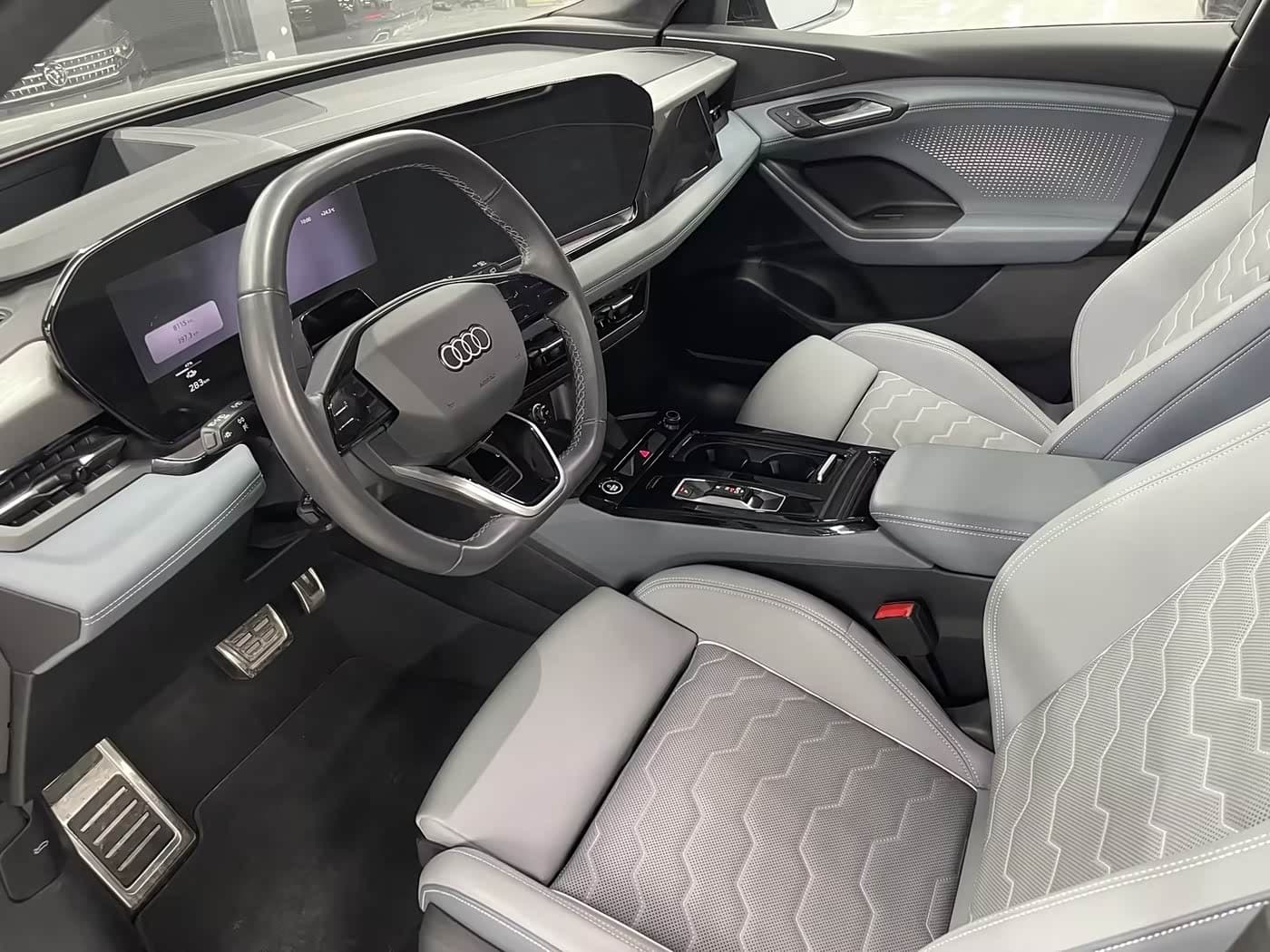 2025 Audi Q6L e-tron 银灰色, 8,000 km, China export – photo 10