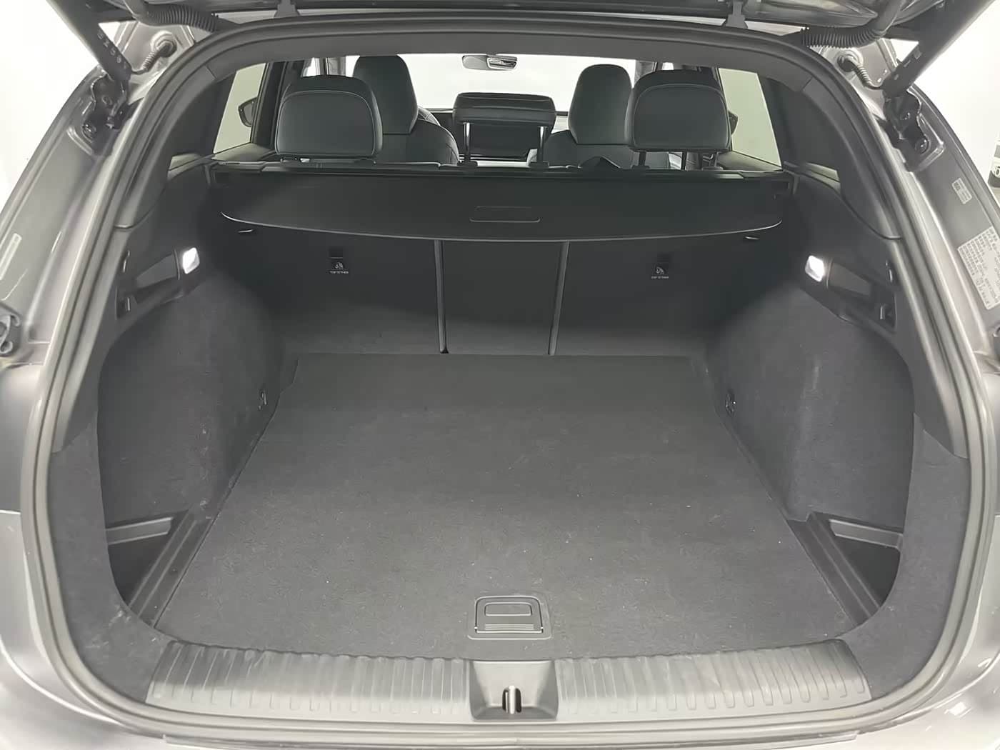 2025 Audi Q6L e-tron 银灰色, 8,000 km, China export – photo 6