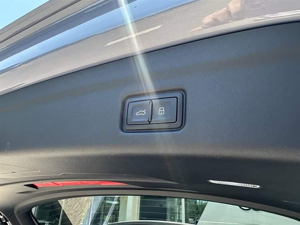 2025 Audi Q6L e-tron 银灰色, 11,200 km, China export – photo 10