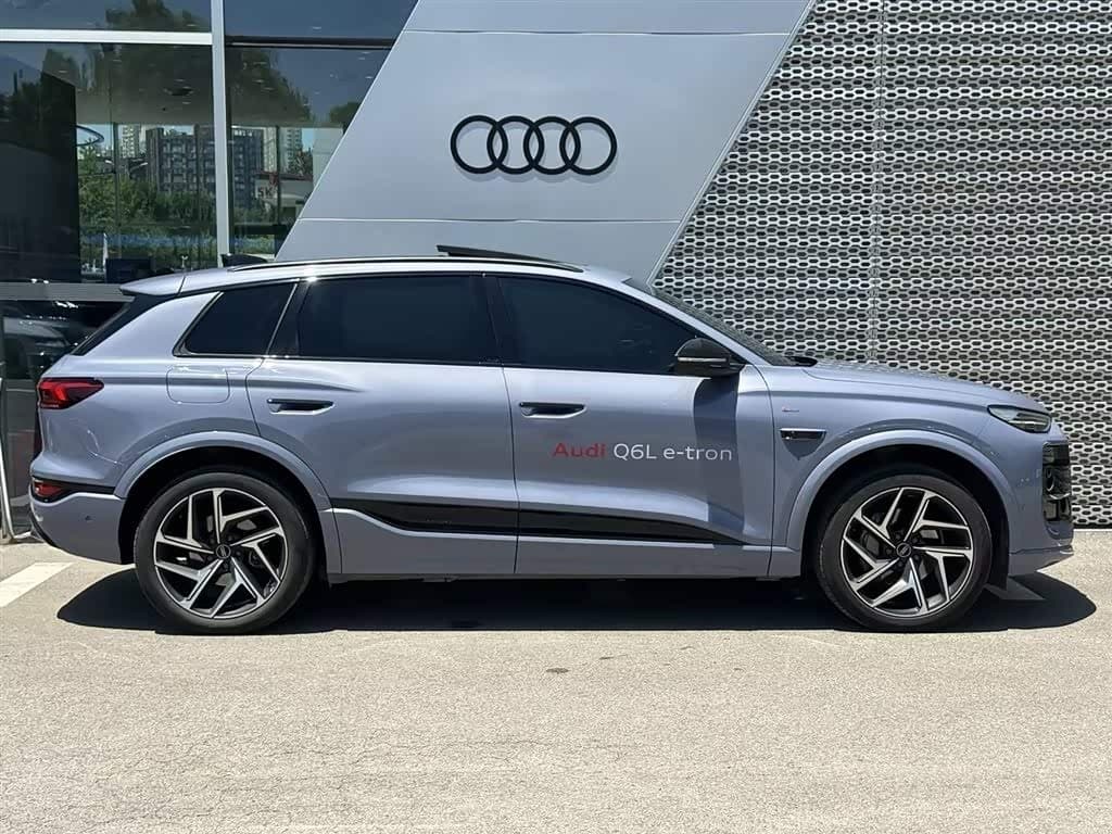 2025 Audi Q6L e-tron 银灰色, 11,200 km, China export – photo 3