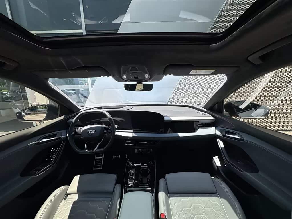 2025 Audi Q6L e-tron 银灰色, 11,200 km, China export – photo 13