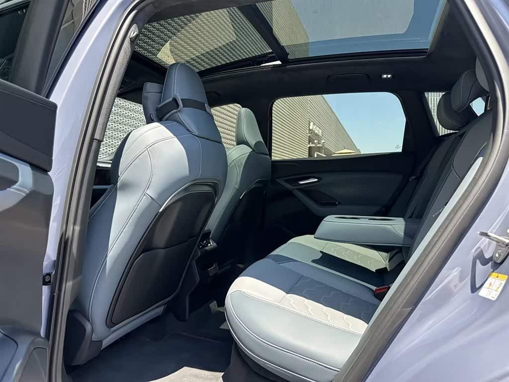 2025 Audi Q6L e-tron 银灰色, 11,200 km, China export – photo 17