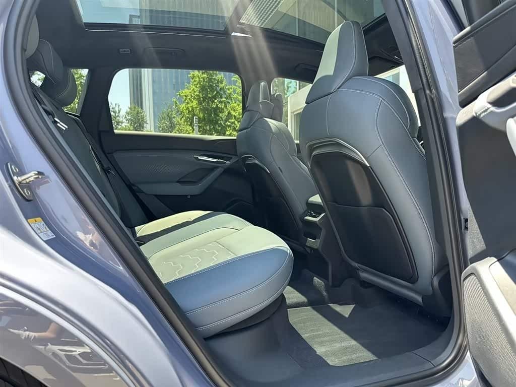 2025 Audi Q6L e-tron 银灰色, 11,200 km, China export – photo 8