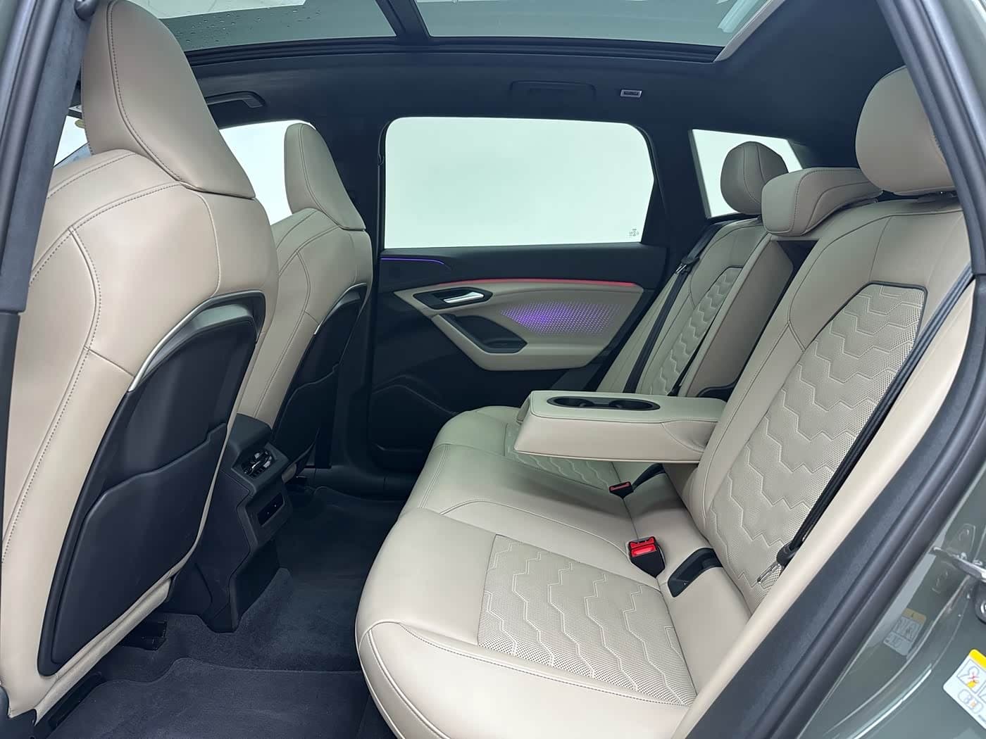 2025 Audi Q6L e-tron Green, 8,000 km, China export – photo 4