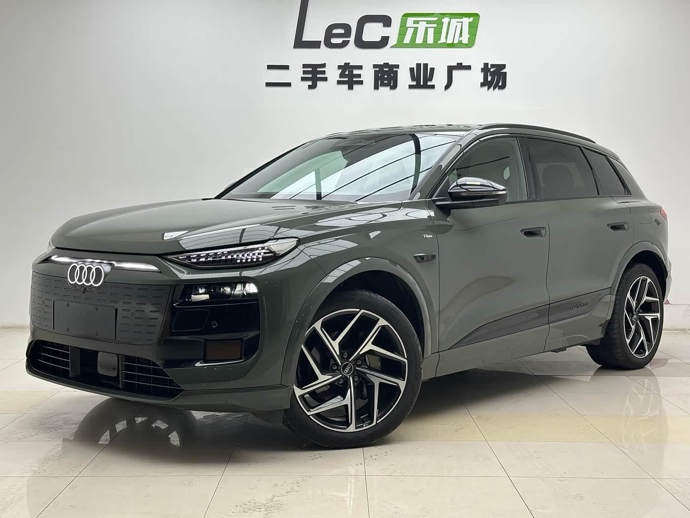 2025 Audi Q6L e-tron Green, 8,000 km, China export – photo 1