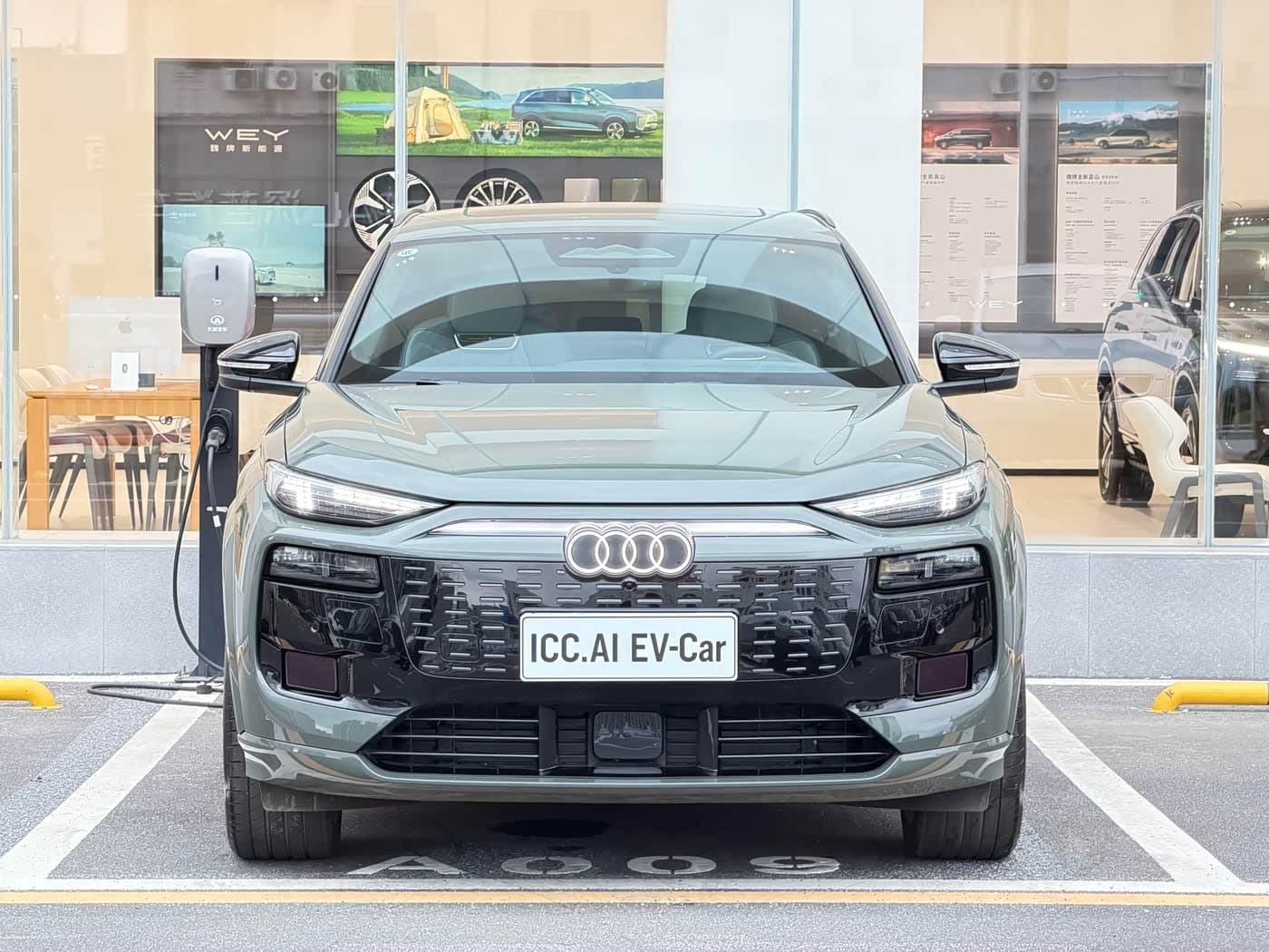 2025 Audi Q6L e-tron Green, 7,000 km, China export – photo 2