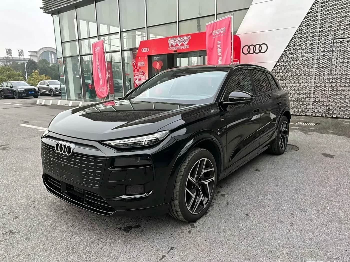 2025 Audi Q6L e-tron Black, 9,000 km, China export – photo 1