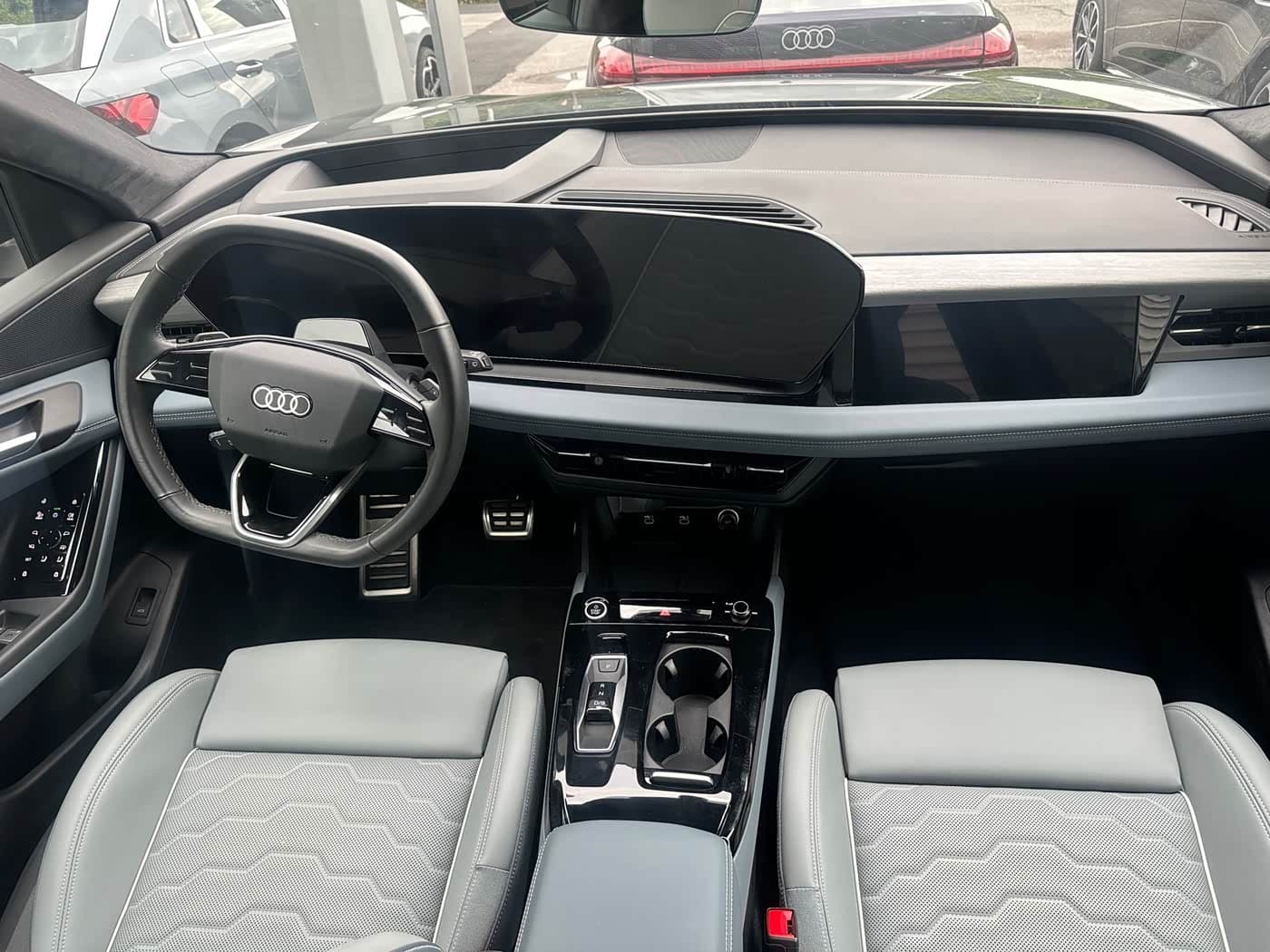 2025 Audi Q6L e-tron Black, 9,000 km, China export – photo 6