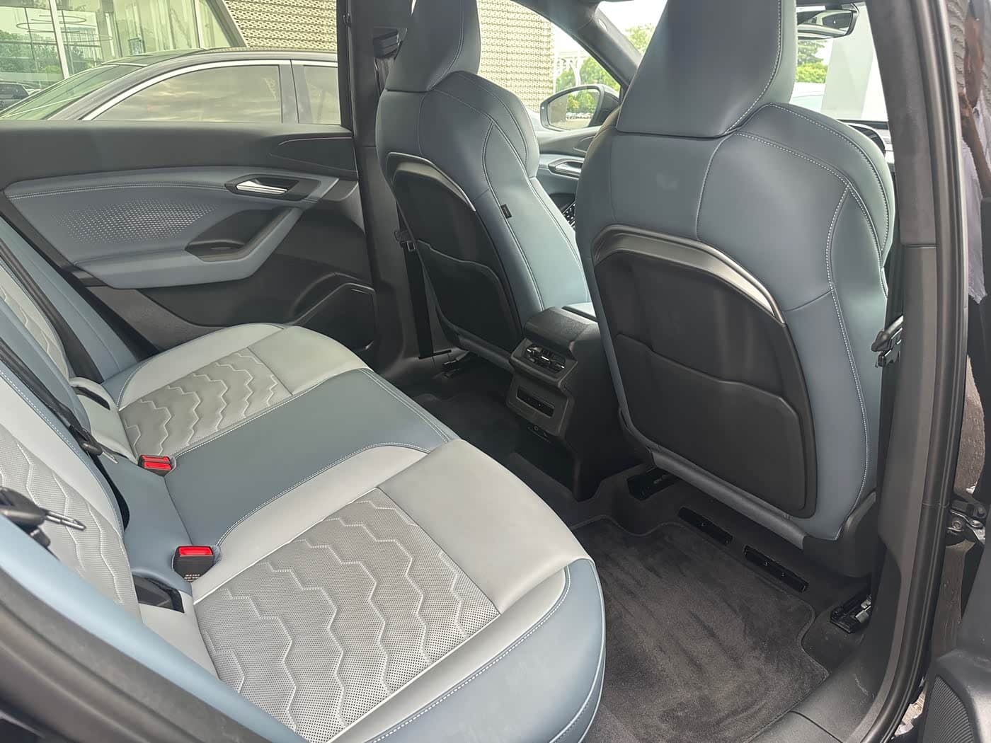 2025 Audi Q6L e-tron Black, 9,000 km, China export – photo 5