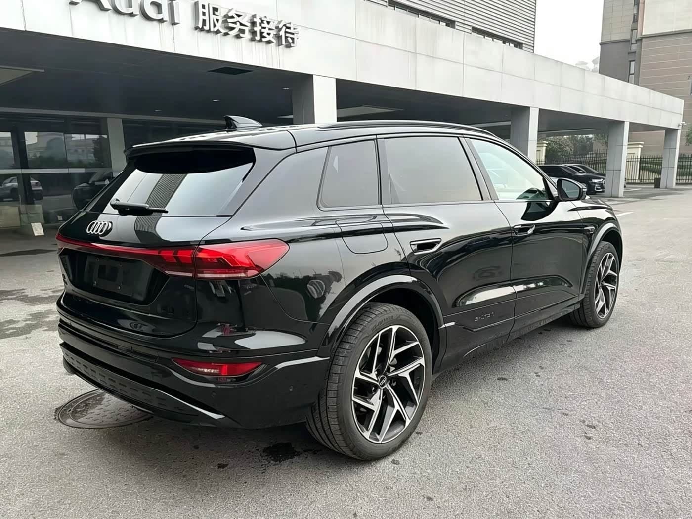 2025 Audi Q6L e-tron Black, 9,000 km, China export – photo 9