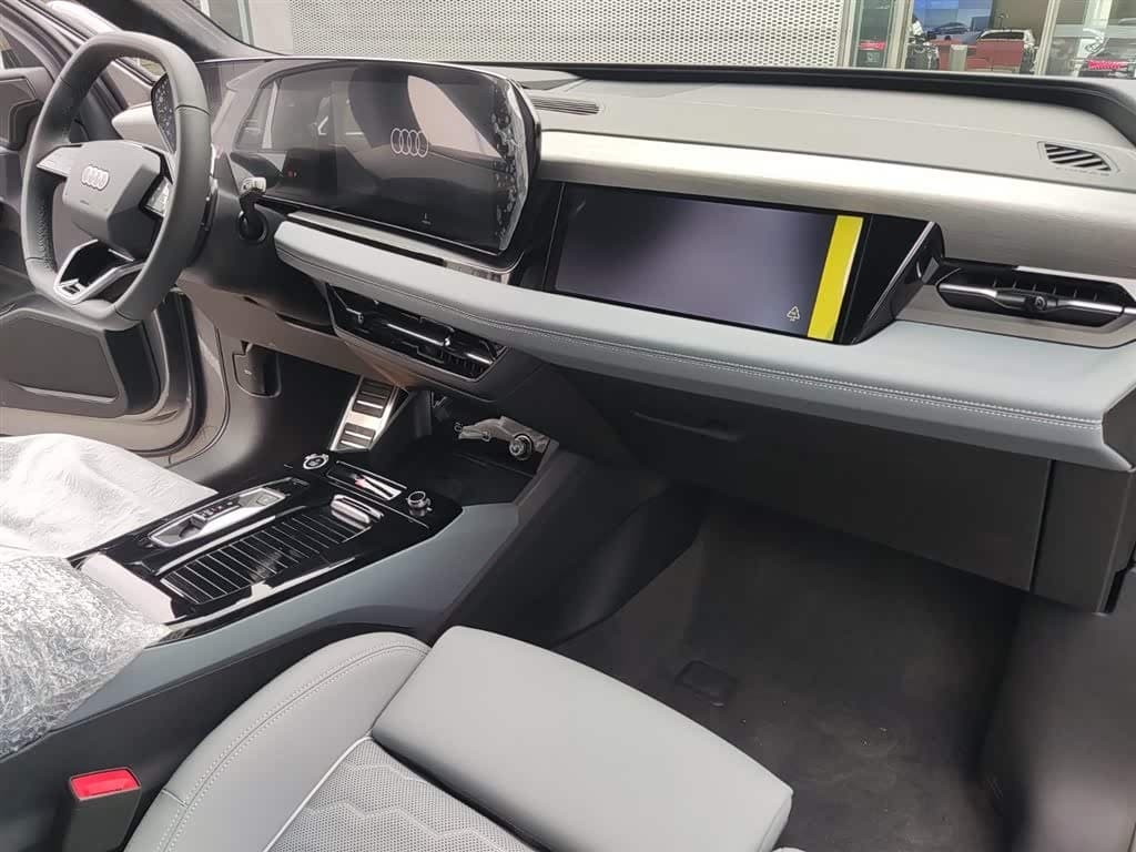 2025 Audi Q6L e-tron 银灰色, 100 km, China export – photo 8