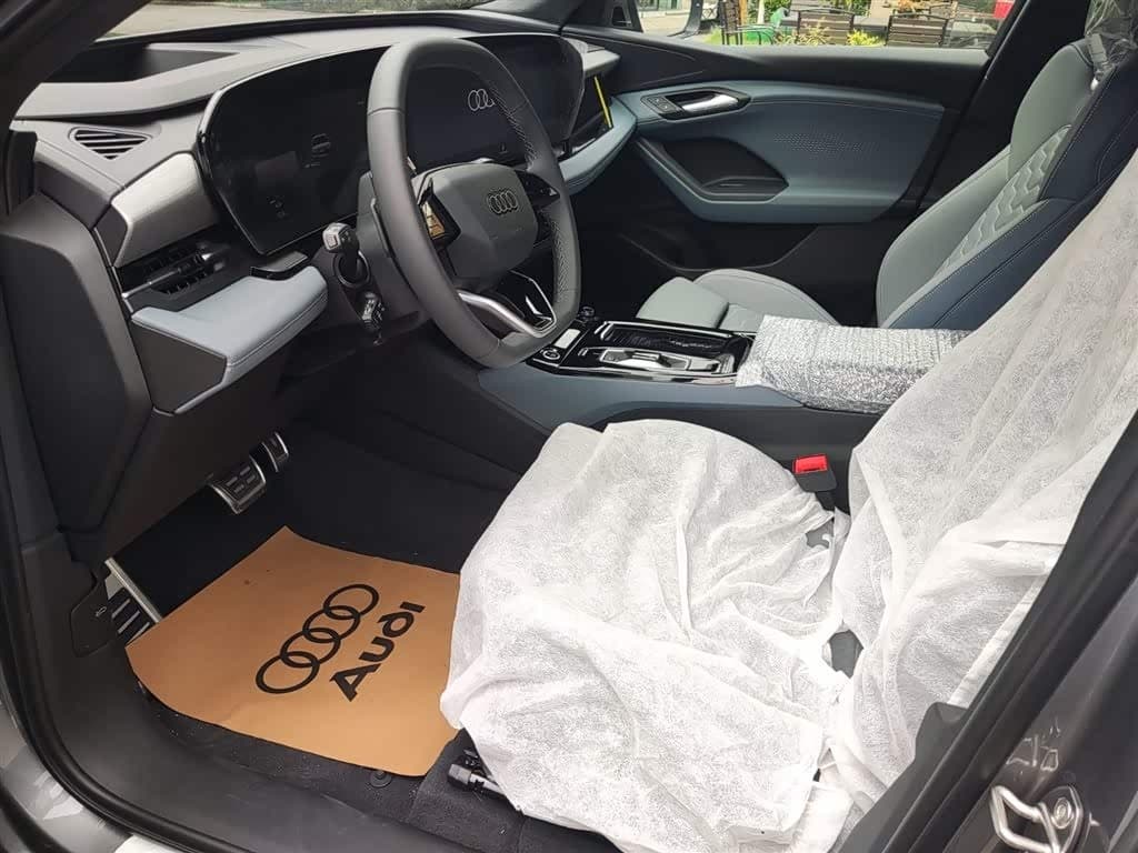 2025 Audi Q6L e-tron 银灰色, 100 km, China export – photo 5