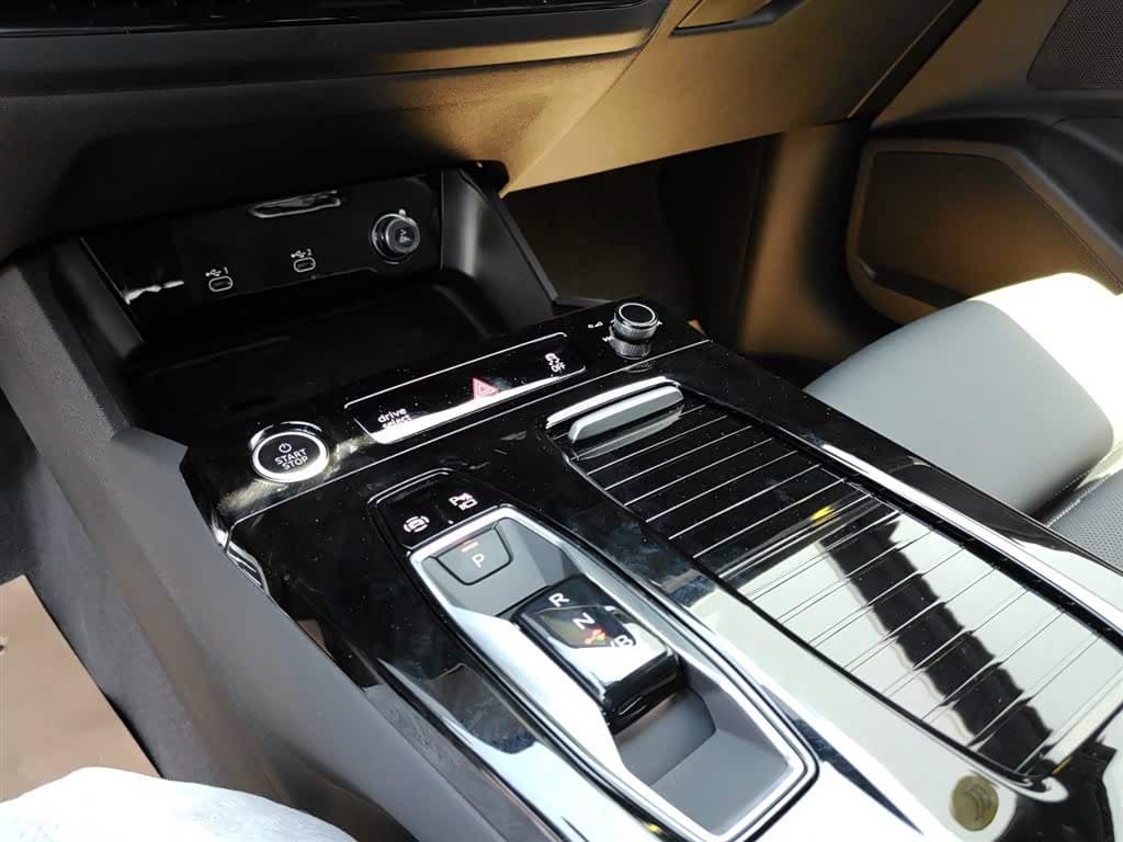 2025 Audi Q6L e-tron Black, 100 km, China export – photo 10