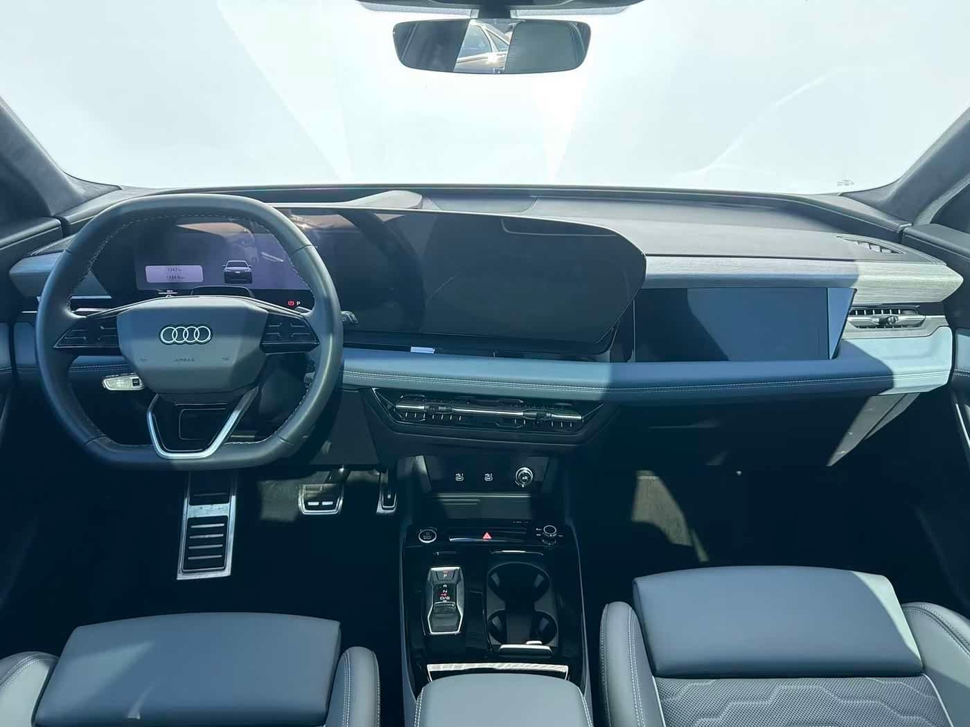 2025 Audi Q6L e-tron Black, 4,600 km, China export – photo 4