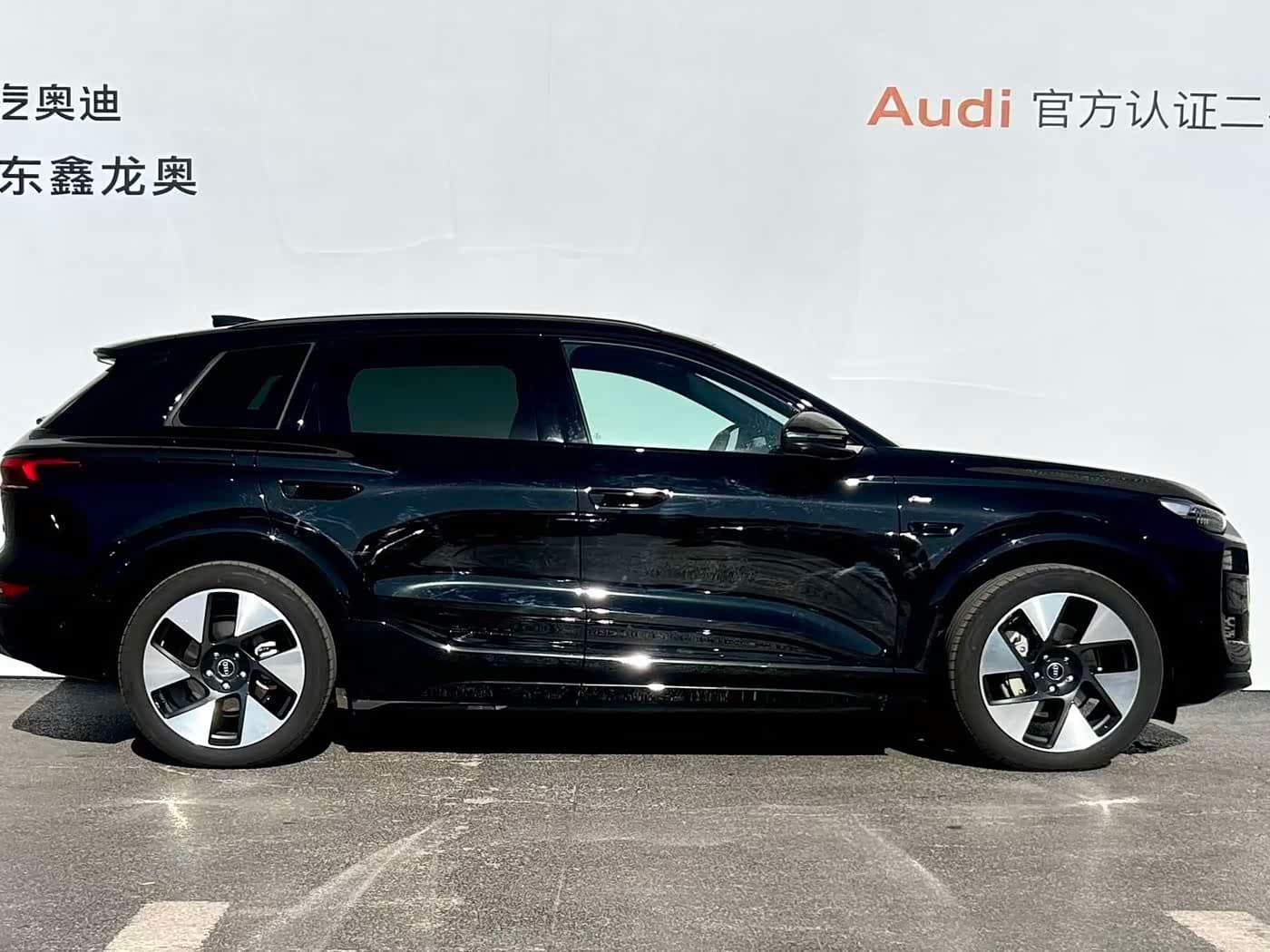 2025 Audi Q6L e-tron Black, 4,600 km, China export – photo 8