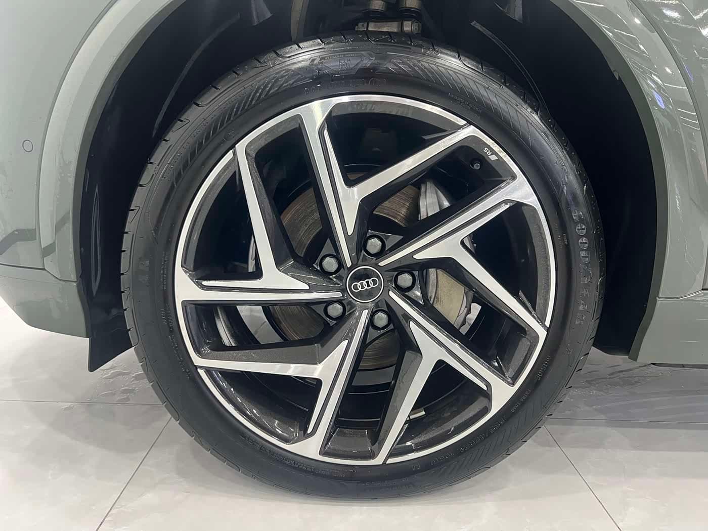 2025 Audi Q6L e-tron Green, 5,500 km, China export – photo 8