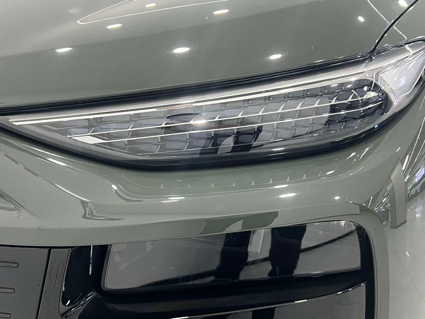 2025 Audi Q6L e-tron Green, 5,500 km, China export – photo 4