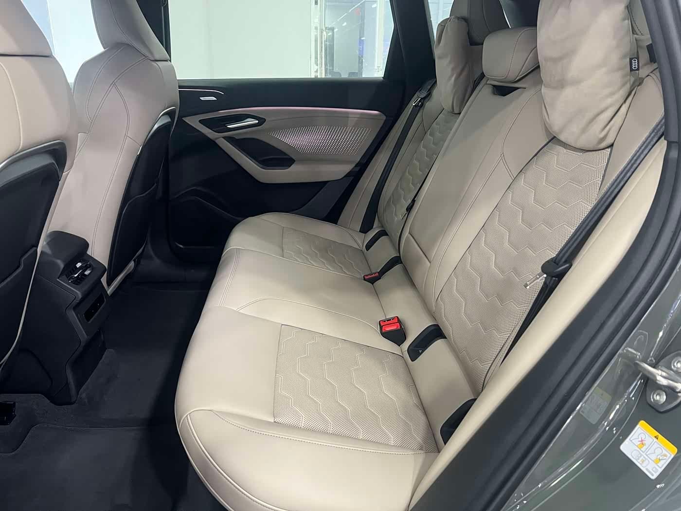 2025 Audi Q6L e-tron Green, 5,500 km, China export – photo 9