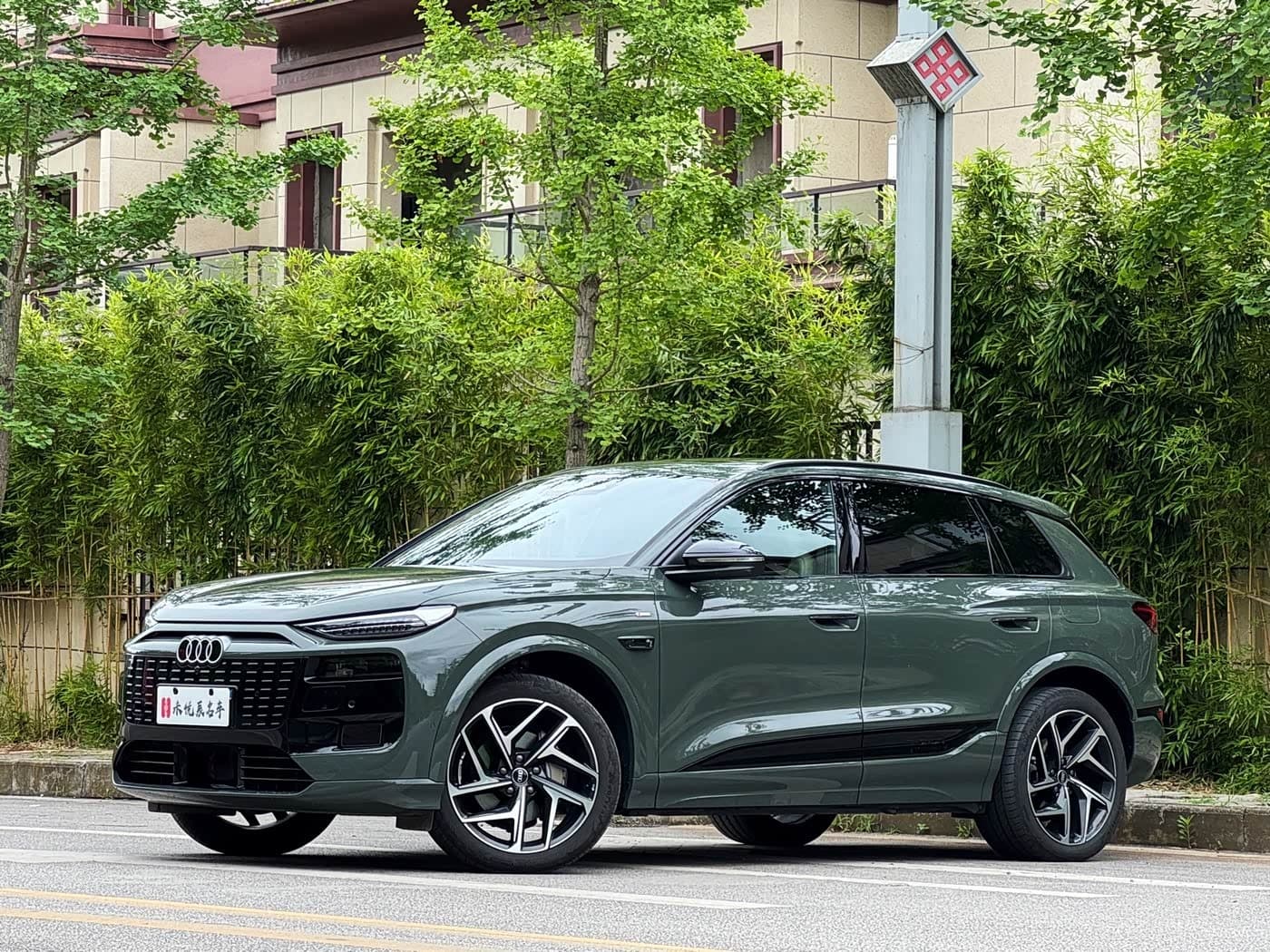 2025 Audi Q6L e-tron Green, 7,000 km, China export – photo 1