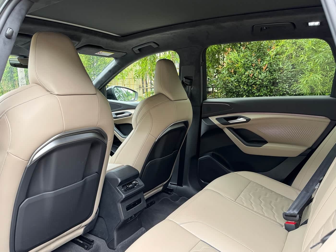 2025 Audi Q6L e-tron Green, 7,000 km, China export – photo 8