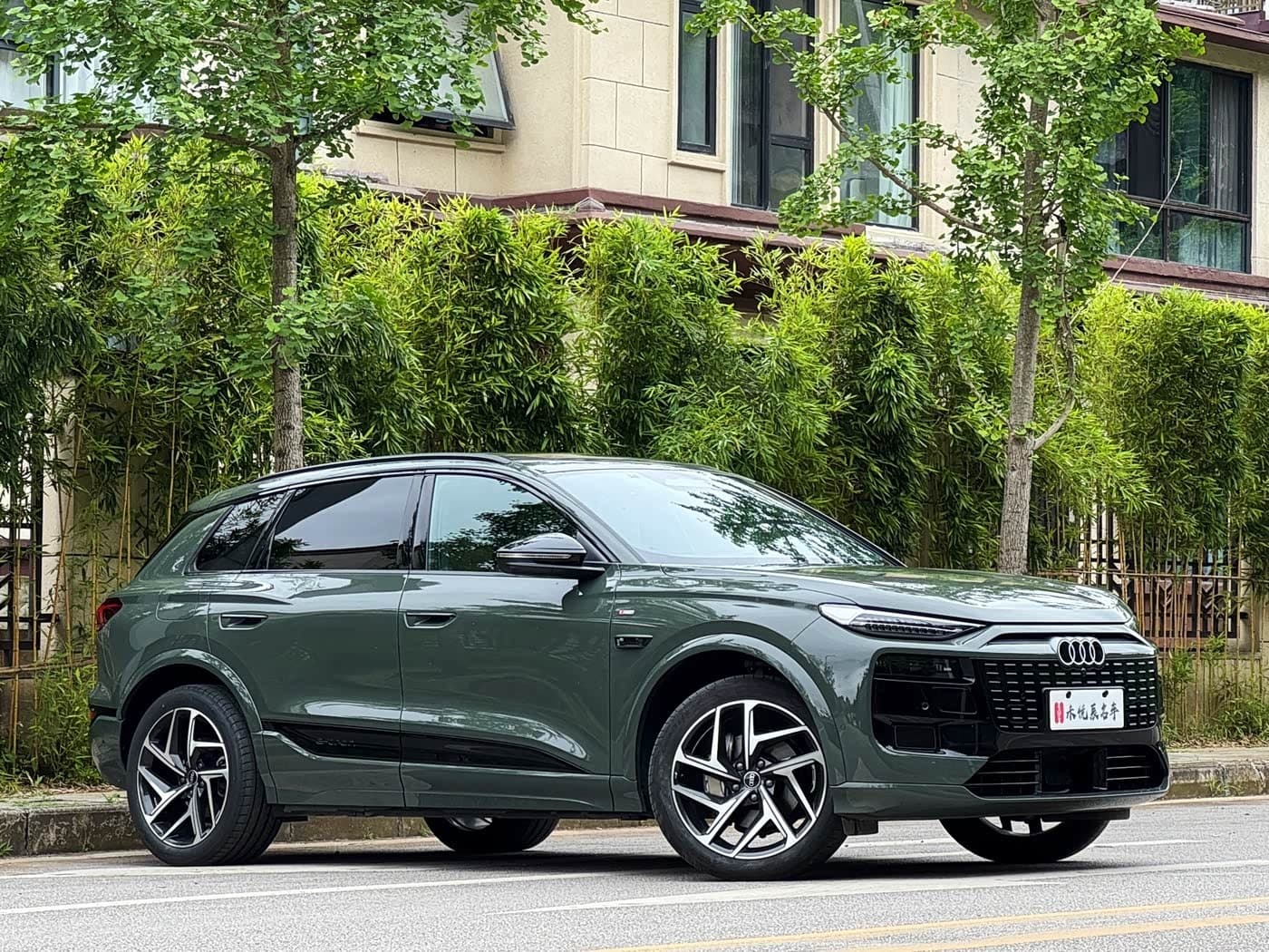 2025 Audi Q6L e-tron Green, 7,000 km, China export – photo 3
