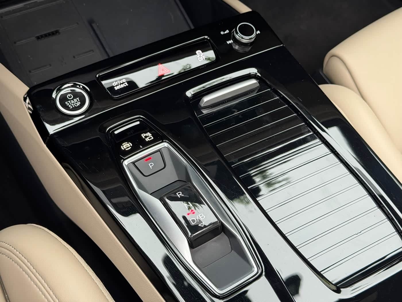 2025 Audi Q6L e-tron Green, 7,000 km, China export – photo 10