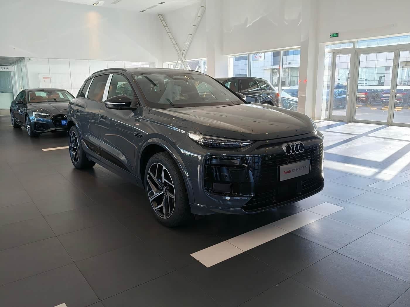 2025 Audi Q6L e-tron 银灰色, 30 km, China export – photo 4