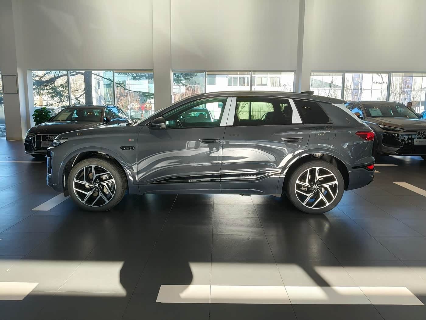 2025 Audi Q6L e-tron 银灰色, 30 km, China export – photo 5