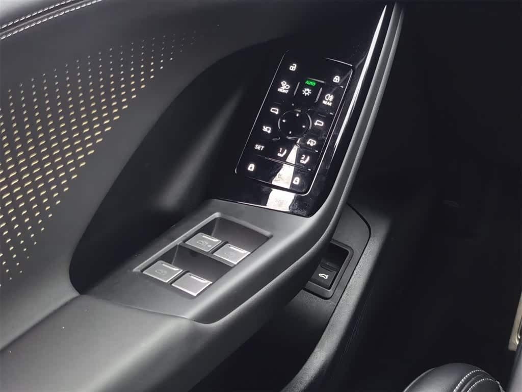 2025 Audi Q6L e-tron White, 12,000 km, China export – photo 18